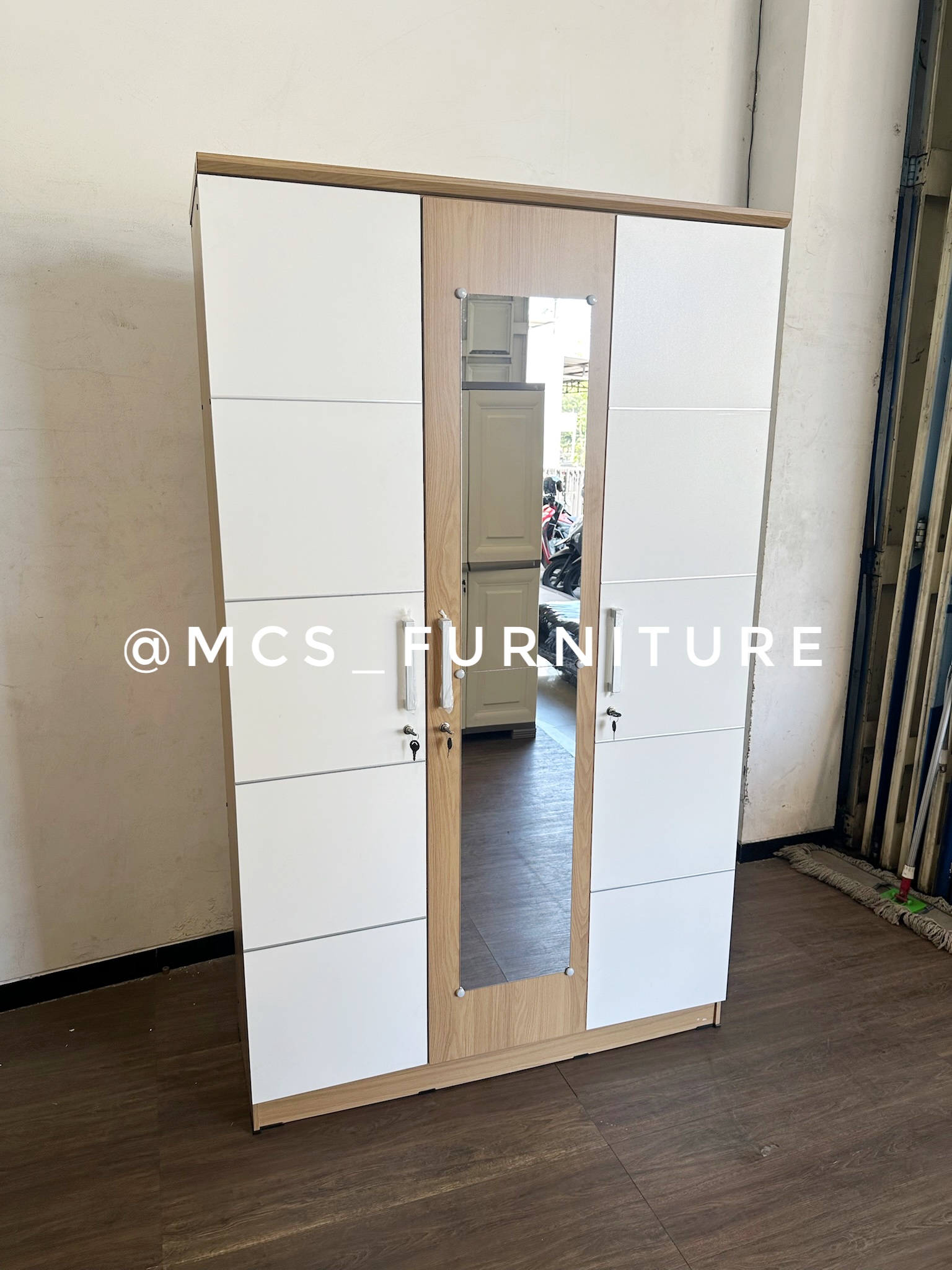 LEMARI BAJU 3 PINTU TINGGI 195 CM JAPANDI